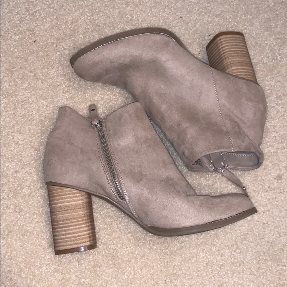 Dolce Vita Tan booties